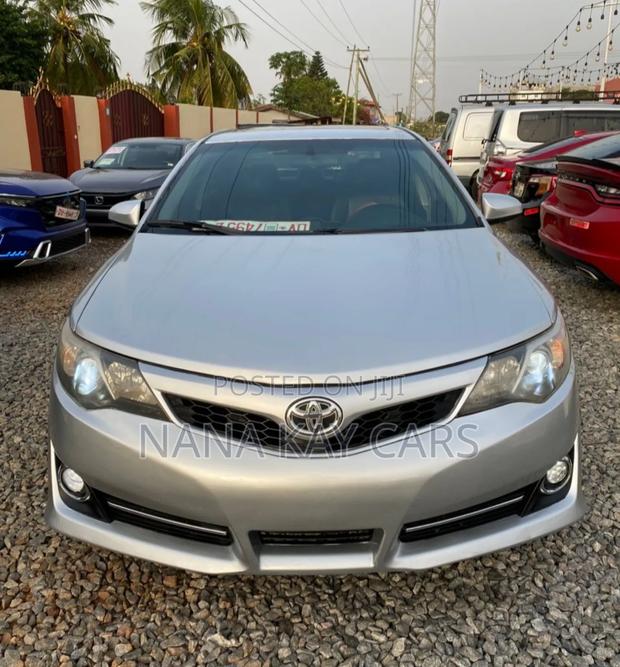 Toyota Camry SE 4dr Sedan (2.5L 4cyl 6A) 2013 Silver