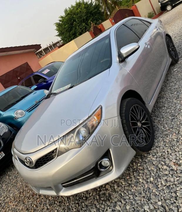 Toyota Camry SE 4dr Sedan (2.5L 4cyl 6A) 2013 Silver