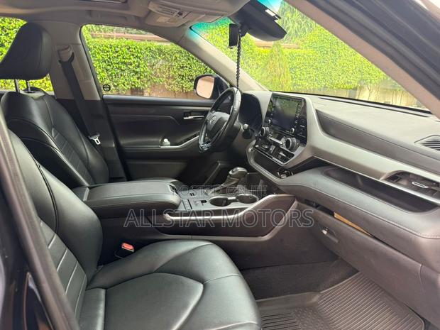 Toyota Highlander XLE 2021 Black