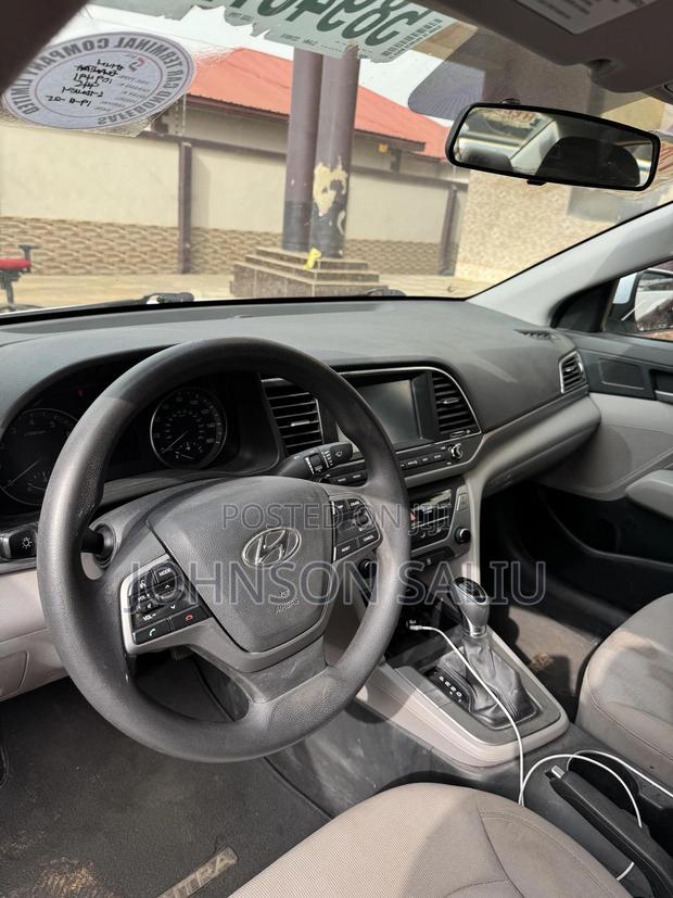 Hyundai Elantra SE 2018 White