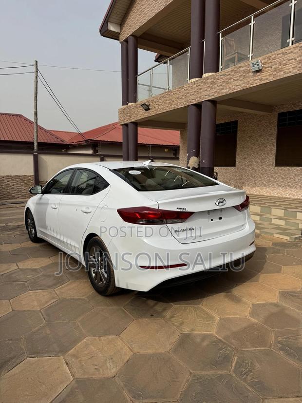 Hyundai Elantra SE 2018 White