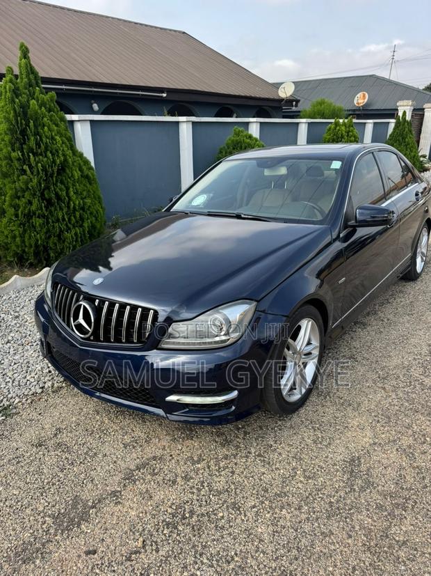 Mercedes-Benz C250 2014 Blue
