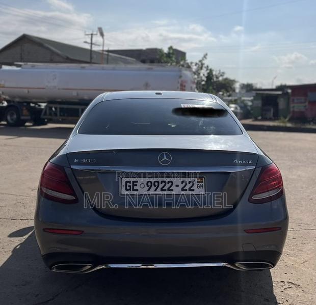 Mercedes-Benz E300 2017 Gray