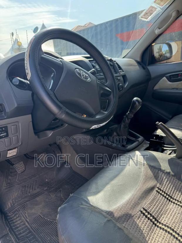 Toyota Hilux 2014 Gray