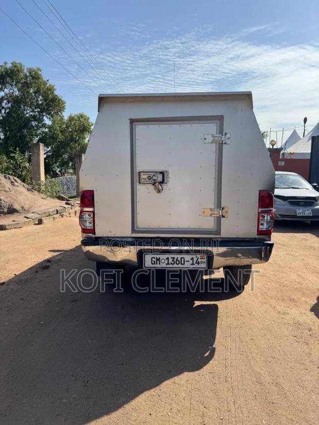 Toyota Hilux 2014 Gray