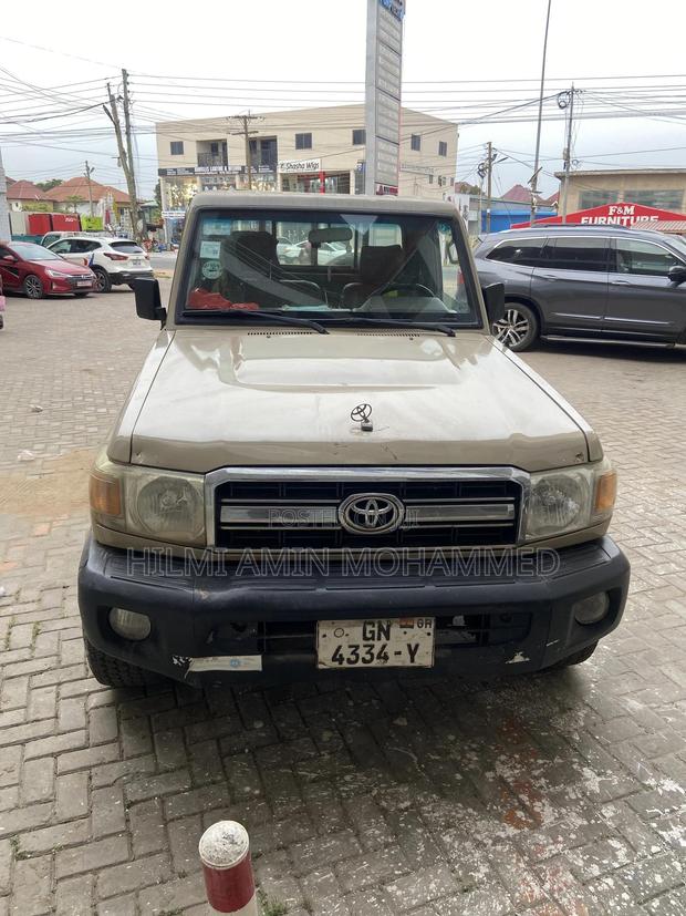 Toyota Land Cruiser 2007 Gold