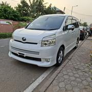 Toyota Voxy 2011 White for sale