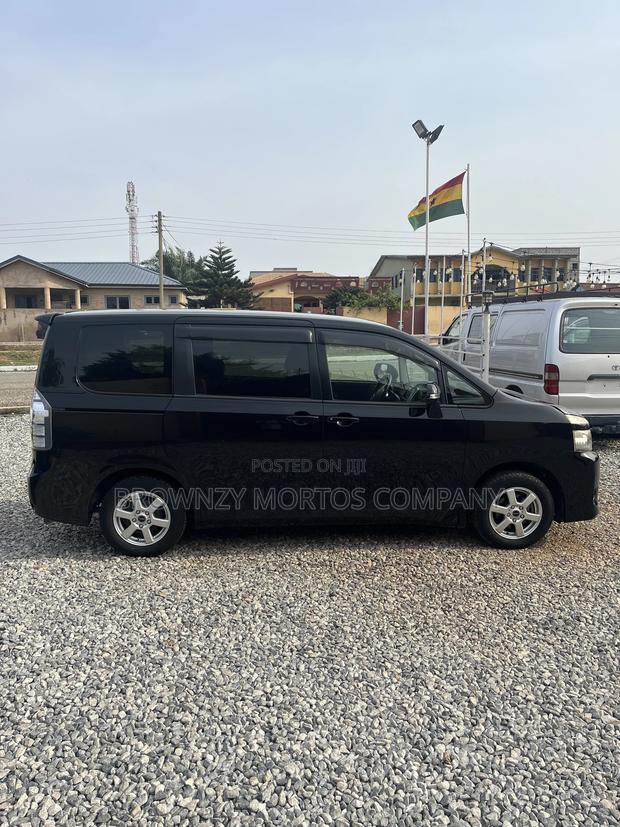 Toyota Voxy 2010 Black
