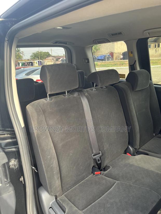 Toyota Voxy 2010 Black