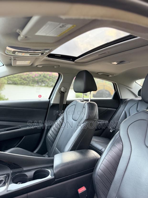 Hyundai Elantra HEV 2022 Black