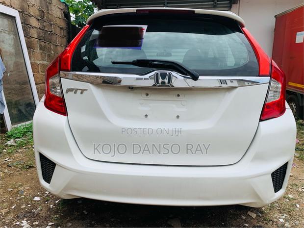 Honda Fit LX 4dr Hatchback (1.5L 4cyl 6M) 2015 White