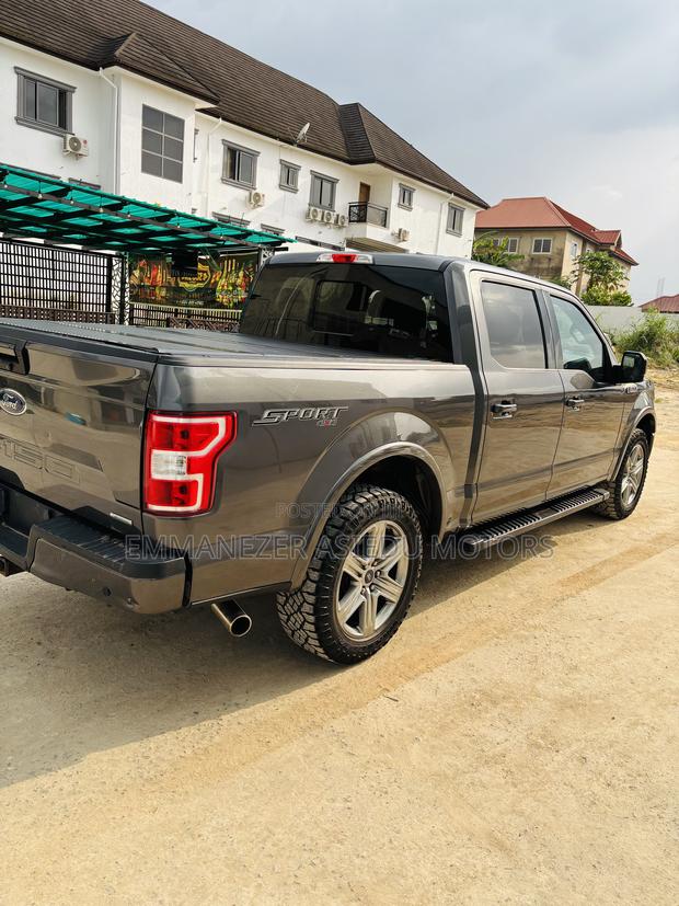 Ford F-150 Platinum 4x2 SuperCrew Cab Styleside 6.5 ft. box 157 in. WB