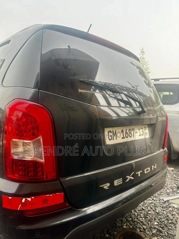 SsangYong Rexton 2013 Black