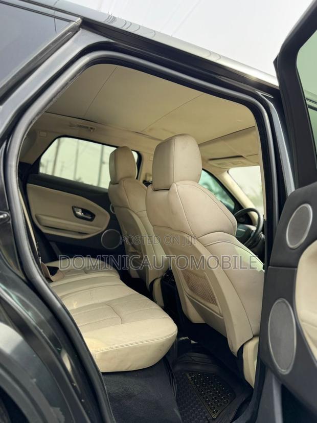 Land Rover Range Rover Evoque SE 5dr 4x4 (2.0L 4cyl 9A) 2016 Black