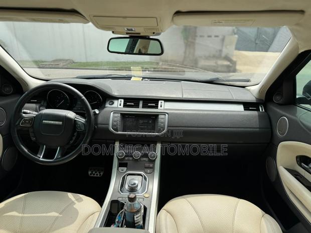 Land Rover Range Rover Evoque SE 5dr 4x4 (2.0L 4cyl 9A) 2016 Black