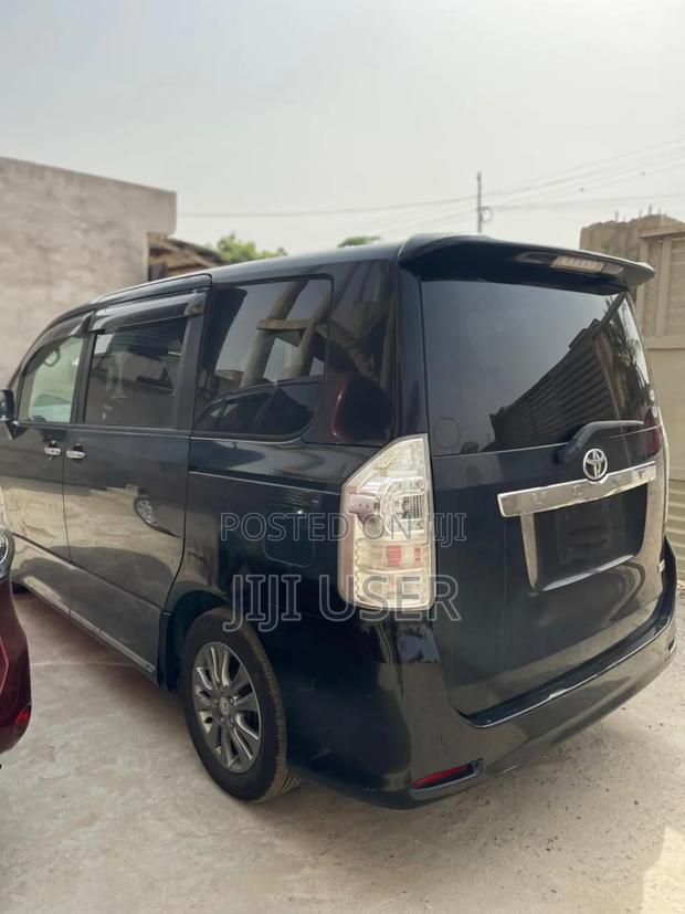 Toyota Voxy 2012 Black