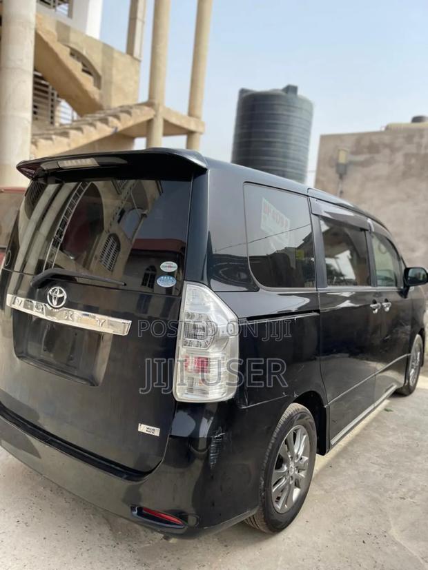 Toyota Voxy 2012 Black