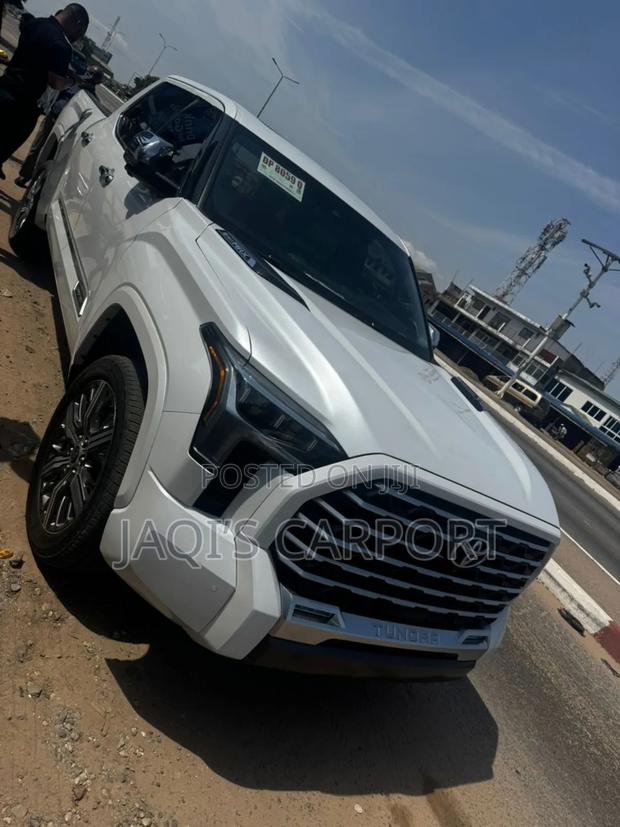 Toyota Tundra 2023 White