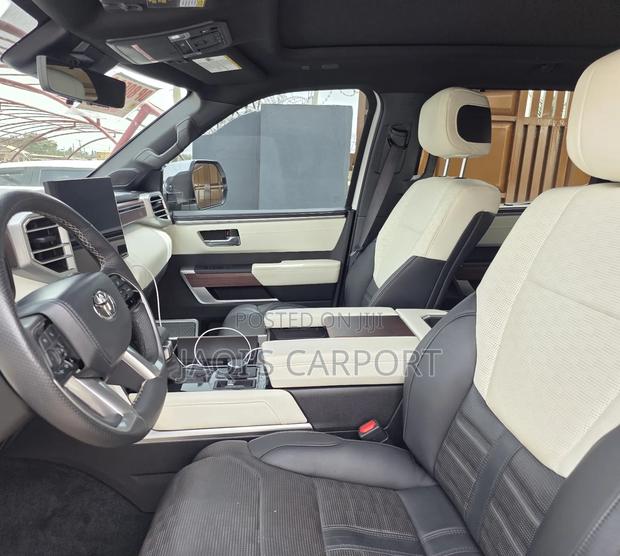 Toyota Tundra 2023 White