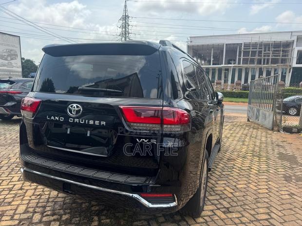 New Toyota Land Cruiser LC300 2025 Black