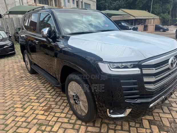 New Toyota Land Cruiser LC300 2025 Black