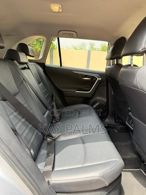 Toyota RAV4 2019 Silver