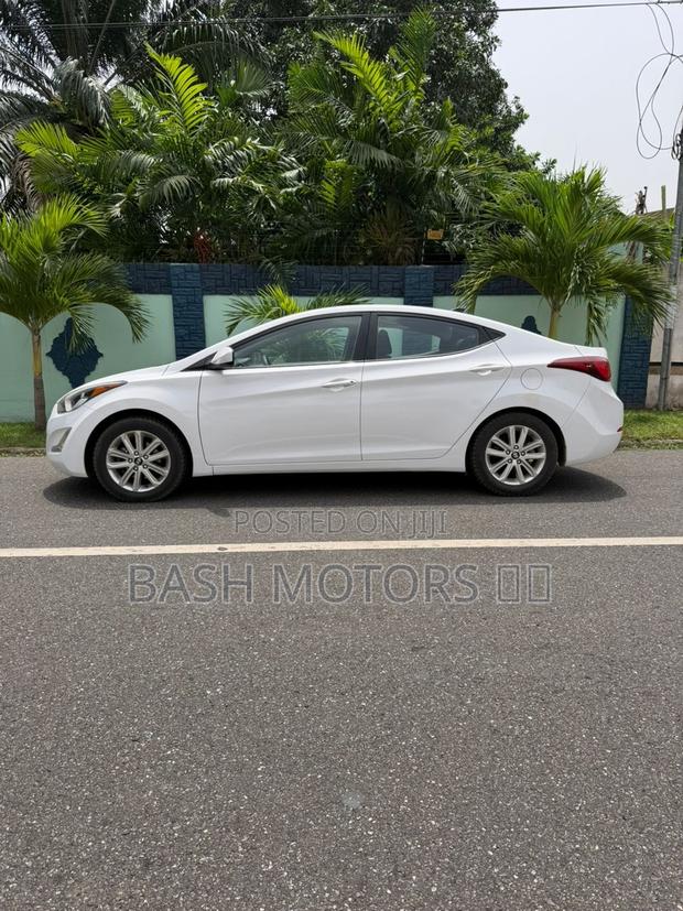 Hyundai Elantra SE Sedan FWD (1.8L 4cyl 6A) 2016 White