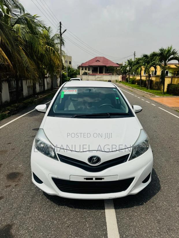 Toyota Vitz 1.3 FWD 5dr 2013 White