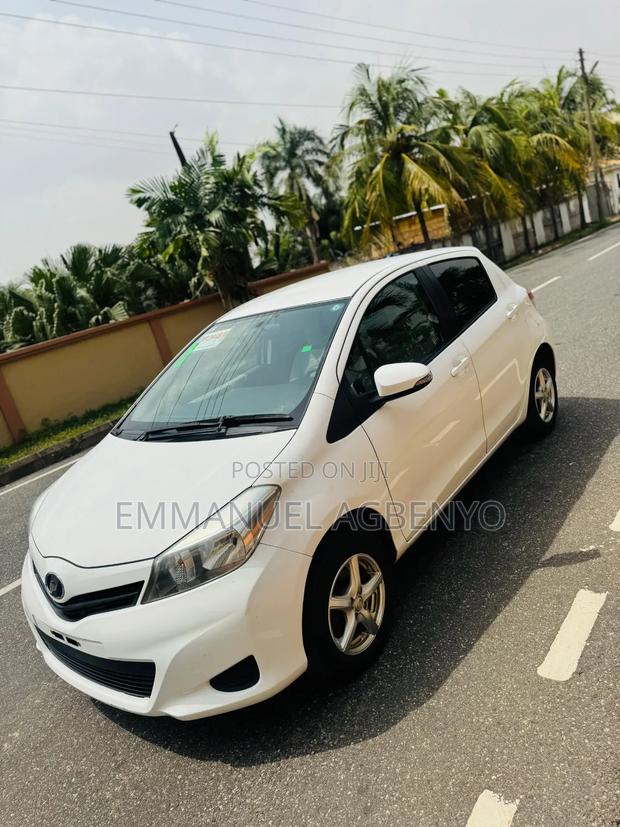 Toyota Vitz 1.3 FWD 5dr 2013 White