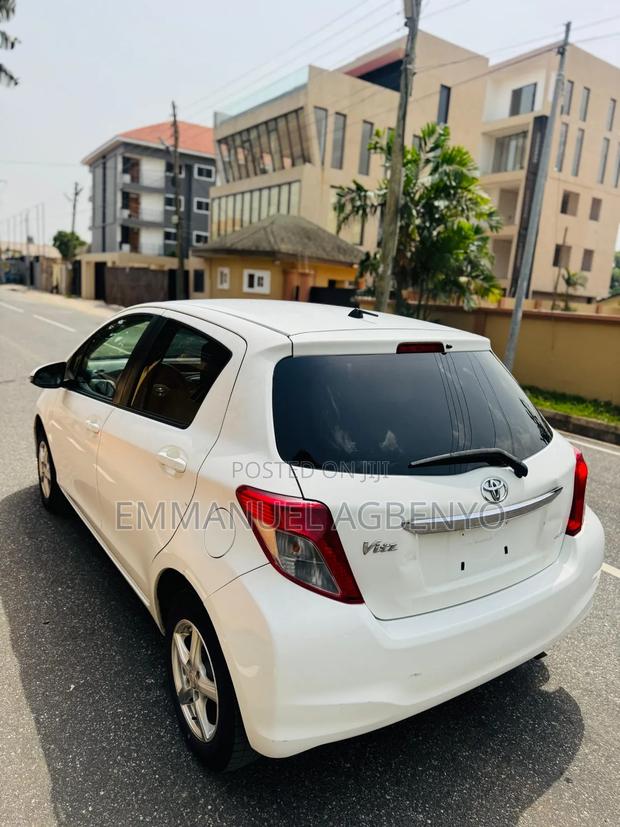 Toyota Vitz 1.3 FWD 5dr 2013 White
