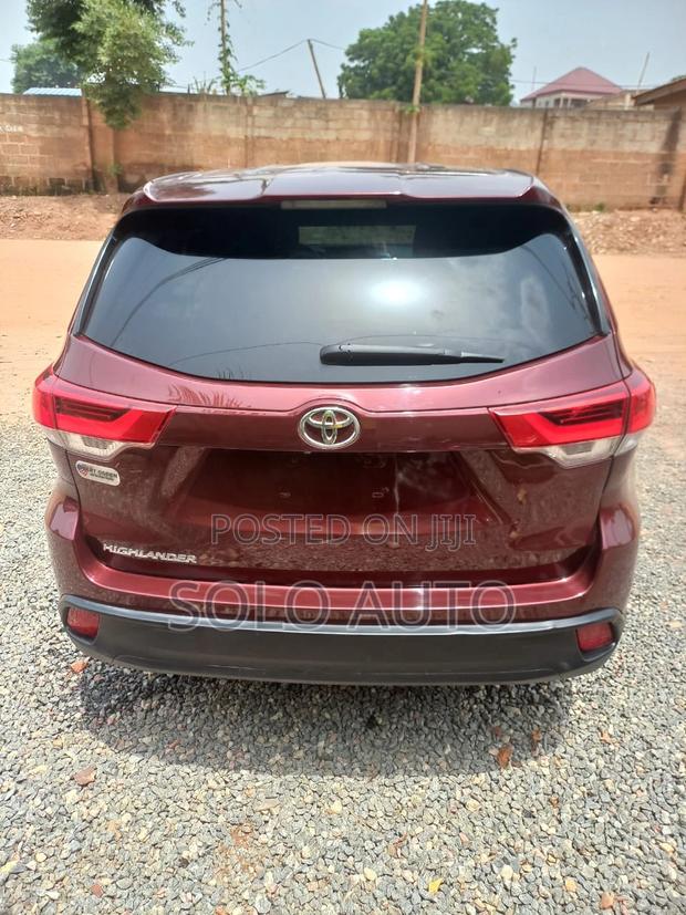 Toyota Highlander LE 4x2 (2.7L 4cyl 6A) 2018 Burgundy
