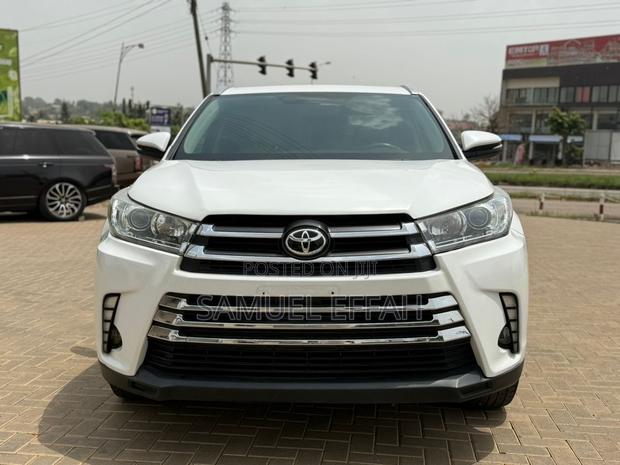 Toyota Highlander XLE 4dr SUV AWD (3.5L 6cyl 6A) 2014 White