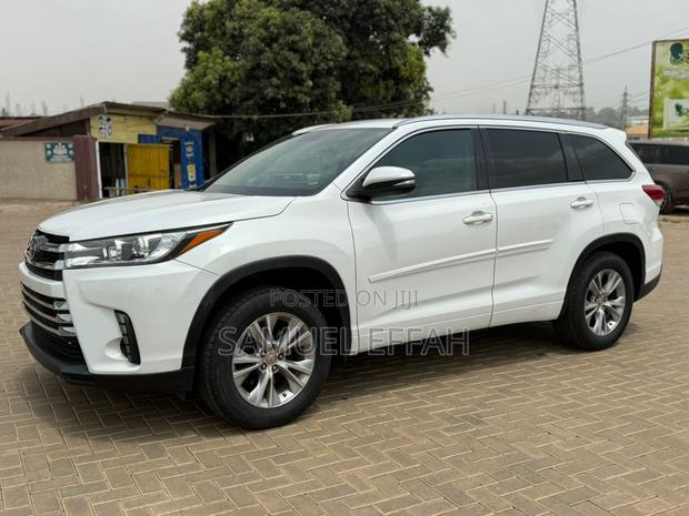 Toyota Highlander XLE 4dr SUV AWD (3.5L 6cyl 6A) 2014 White