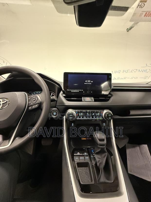 New Toyota RAV4 XLE 2025 White