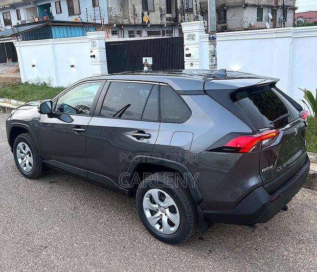 Toyota RAV4 LE 2022 Gray
