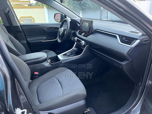 Toyota RAV4 LE 2022 Gray