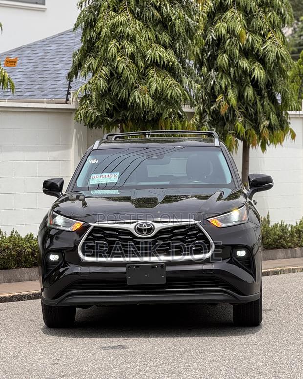 Toyota Highlander XLE 2022 Black