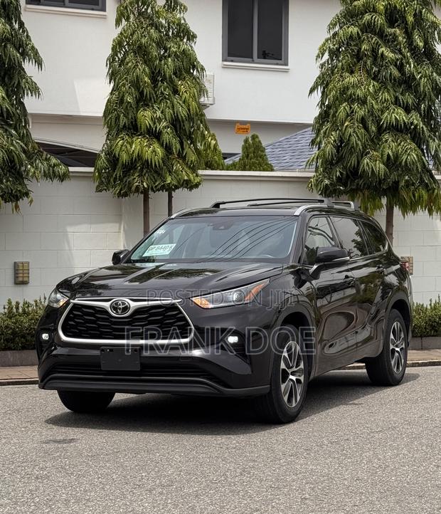 Toyota Highlander XLE 2022 Black