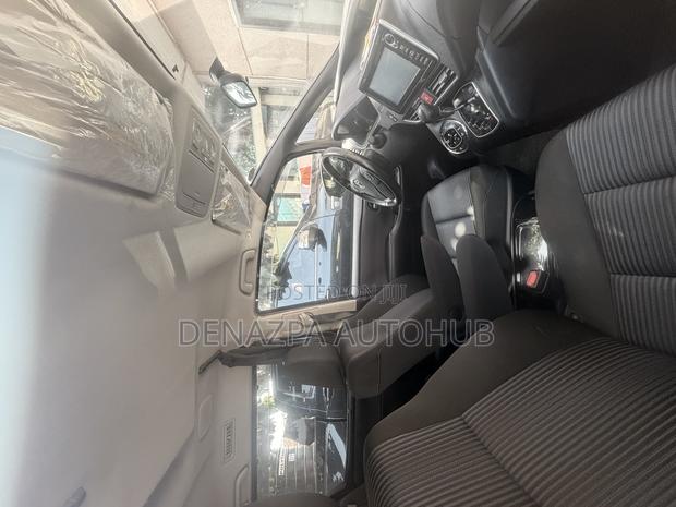 Toyota Voxy SV Premium 2014 Black