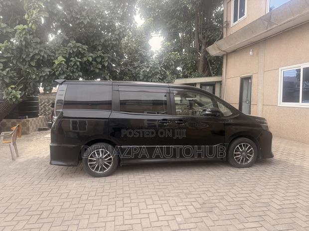 Toyota Voxy SV Premium 2014 Black