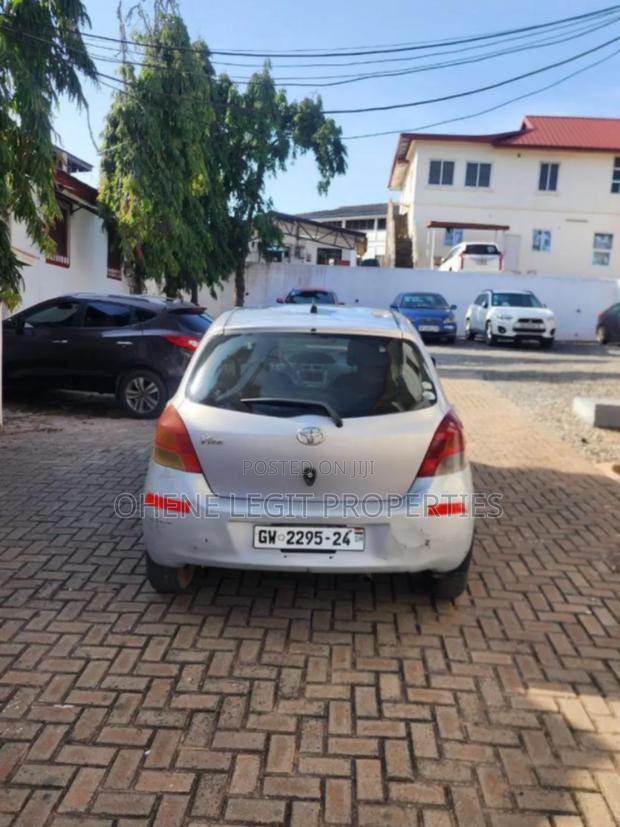 Toyota Vitz 2010 Gray