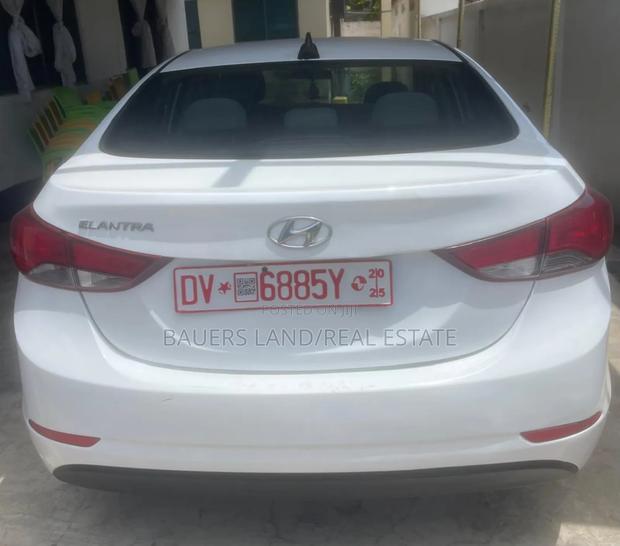 Hyundai Elantra 2016 White