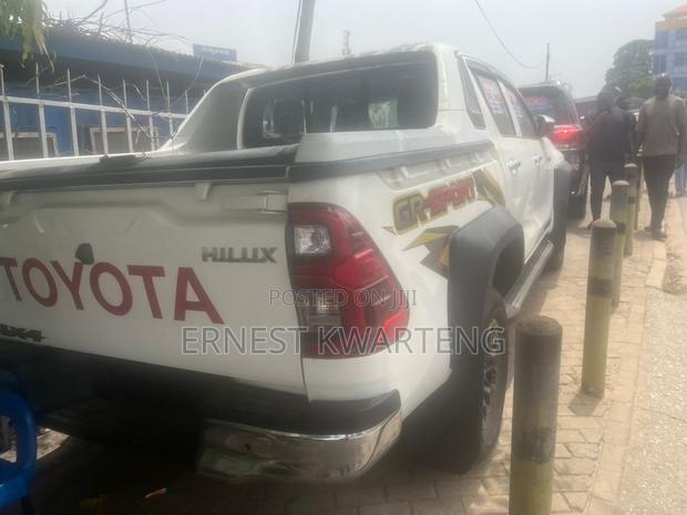 Toyota Hilux Revo Double Cab Petrol 2.7 AWD 2021 White