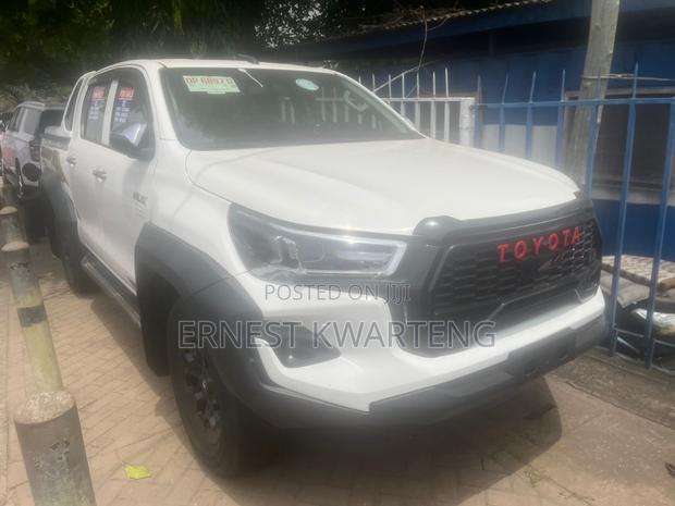 Toyota Hilux Revo Double Cab Petrol 2.7 AWD 2021 White