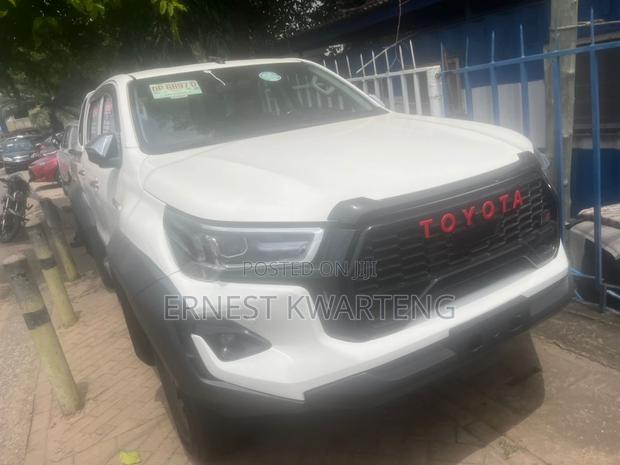 Toyota Hilux Revo Double Cab Petrol 2.7 AWD 2021 White