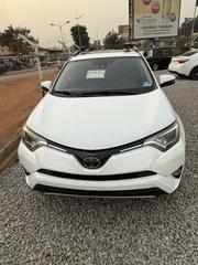 Toyota RAV4 XLE 4dr SUV (2.5L 4cyl 6A) 2018 White for sale