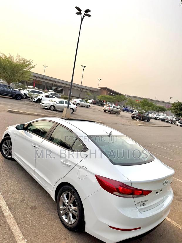 Hyundai Elantra SEL 2018 White
