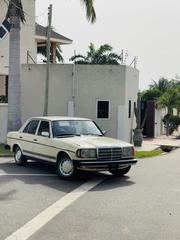 Mercedes-Benz 260E 1981 Gold for sale