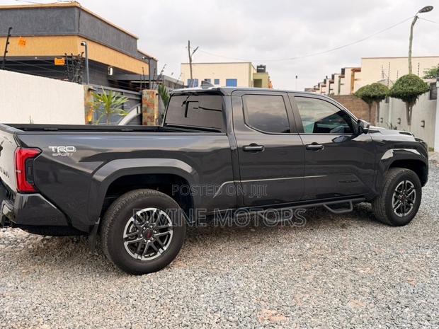 Toyota Tacoma 2024 Gray
