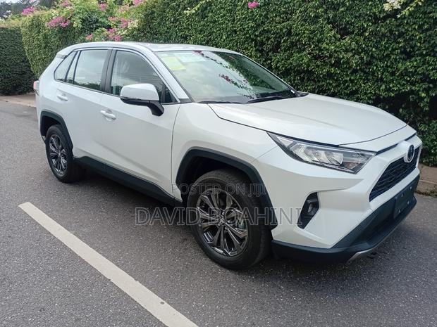 New Toyota RAV4 XLE 2025 White